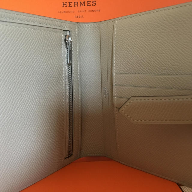 Hermes(エルメス)のエルメス　ベアンコンパクトお取り置きご専用です レディースのファッション小物(財布)の商品写真