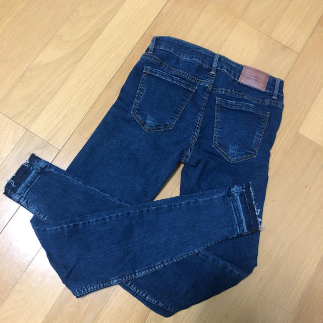 Bershka(ベルシュカ)のBershkaベルシュカスキニー　美品 レディースのパンツ(スキニーパンツ)の商品写真