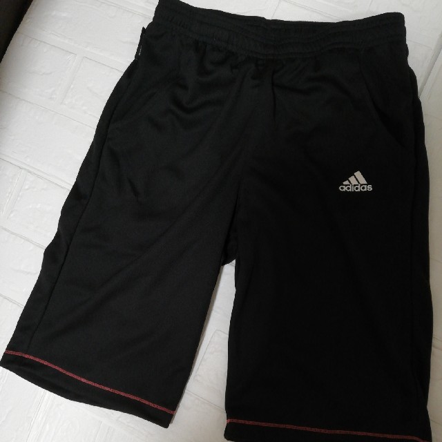 adidas(アディダス)のadidas ☆ハーフパンツ  150 キッズ/ベビー/マタニティのキッズ服男の子用(90cm~)(パンツ/スパッツ)の商品写真