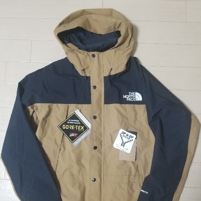 THE NORTH FACE(ザノースフェイス)のノースフェイス　マウンテンライトジャケット ユーティリティブラウン  XL メンズのジャケット/アウター(マウンテンパーカー)の商品写真