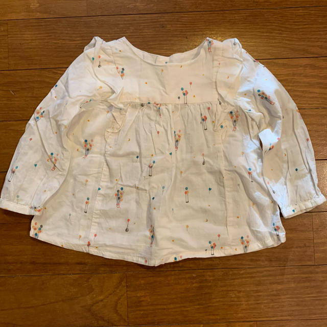 ZARA KIDS(ザラキッズ)のzara baby  肩フリルブラウス 80cm キッズ/ベビー/マタニティのベビー服(~85cm)(シャツ/カットソー)の商品写真