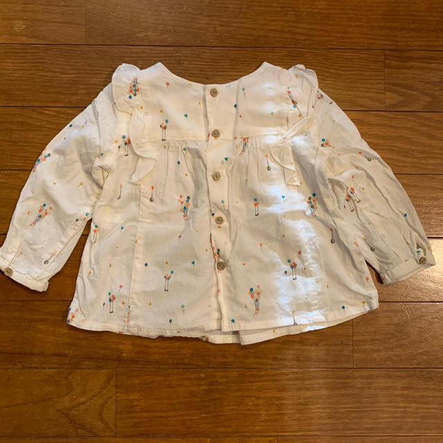 ZARA KIDS(ザラキッズ)のzara baby  肩フリルブラウス 80cm キッズ/ベビー/マタニティのベビー服(~85cm)(シャツ/カットソー)の商品写真