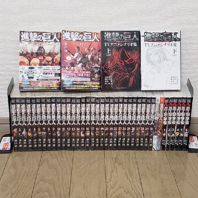 送料無料 進撃の巨人 全巻セット 1 ～ 32巻 + 関連本10冊 エンタメ/ホビーの漫画(全巻セット)の商品写真