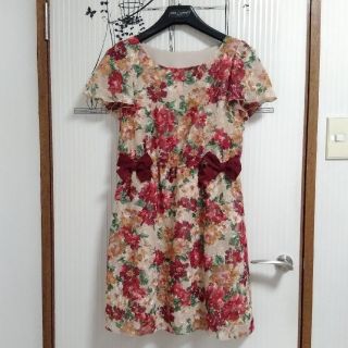 フロムファーストミュゼ(FROMFIRST Musee)の👗ワンピース👗トップス🌹半袖🌹花柄🌹(ひざ丈ワンピース)