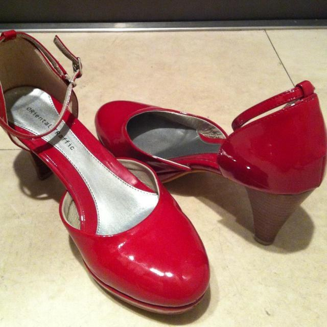 ORiental TRaffic(オリエンタルトラフィック)のSALE！赤エナメルパンプス レディースの靴/シューズ(ハイヒール/パンプス)の商品写真