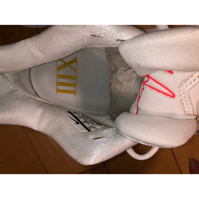 NIKE(ナイキ)の【あいうえお@様専用】Nike カイリー3 ホワイト/ゴールド メンズの靴/シューズ(スニーカー)の商品写真