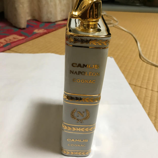 CAMUS NAPOLEON COGNAC空ボトル セブンレイコ様専用です。 食品/飲料/酒の酒(ブランデー)の商品写真