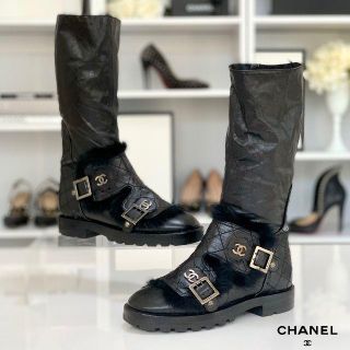 シャネル(CHANEL)の919 シャネル マトラッセ レザー/ファー ロングブーツ 黒(ブーツ)