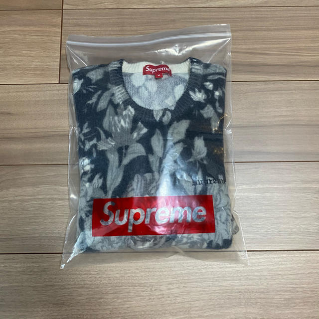 Supreme(シュプリーム)のSupreme Printed Floral Angora Sweater  メンズのトップス(ニット/セーター)の商品写真