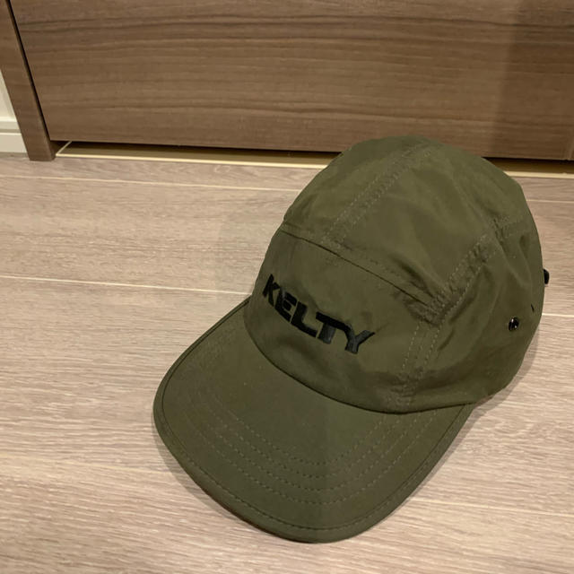 KELTY(ケルティ)の【美品】ケルティ　キャップ　オリーブ色 メンズの帽子(キャップ)の商品写真