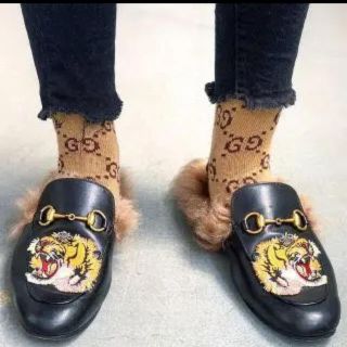 グッチ(Gucci)のGUCCI タイガーパッチ　プリンスタウン　グッチ　(ローファー/革靴)