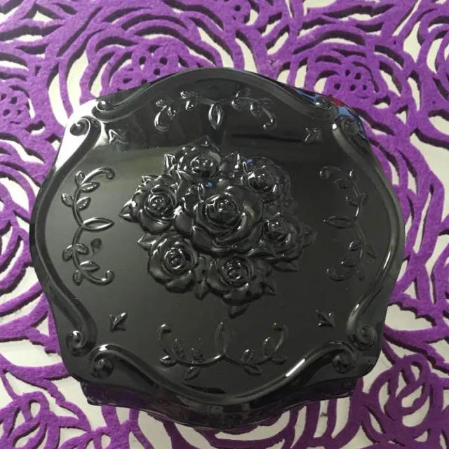 ANNA SUI(アナスイ)の最終値下げ　激レア✨ANNA SUI フェイスパウダーケース🦋 コスメ/美容のベースメイク/化粧品(フェイスパウダー)の商品写真