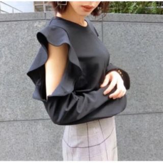 ムルーア(MURUA)のショルダーカッティングTOPS(カットソー(長袖/七分))