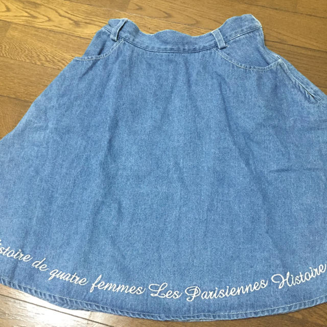 F i.n.t(フィント)の裾ロゴ刺繍デニムフレアスカート レディースのスカート(ひざ丈スカート)の商品写真