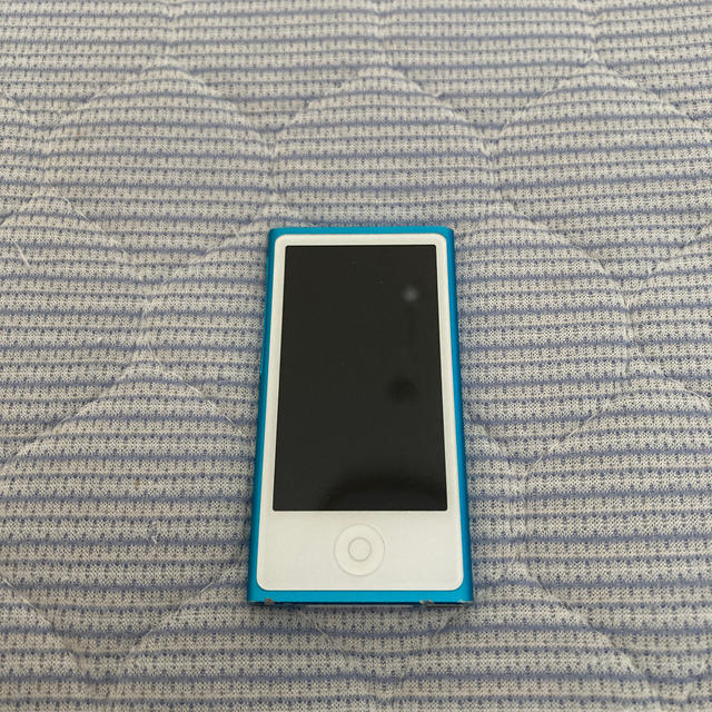 Apple(アップル)のiPod nano 第7世代 16GB ブルー ジャンク品 スマホ/家電/カメラのオーディオ機器(ポータブルプレーヤー)の商品写真