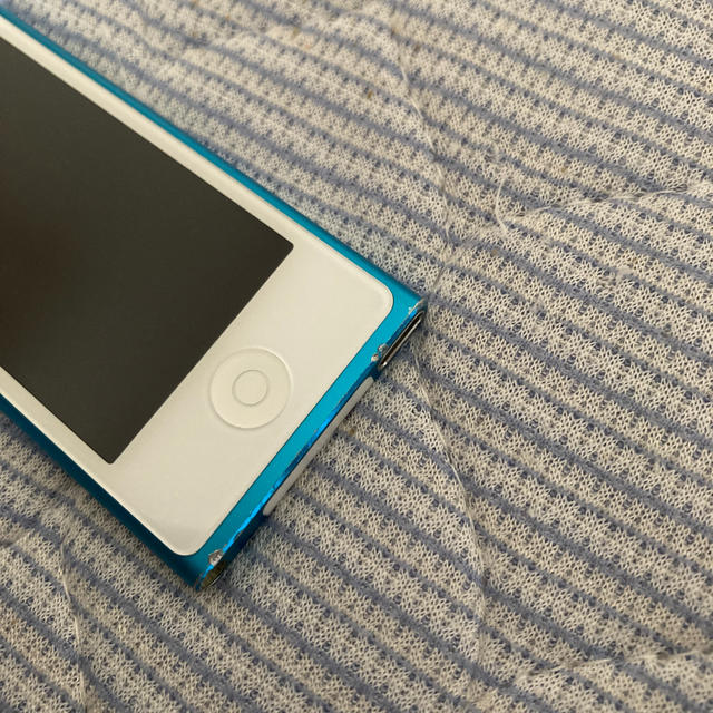 Apple(アップル)のiPod nano 第7世代 16GB ブルー ジャンク品 スマホ/家電/カメラのオーディオ機器(ポータブルプレーヤー)の商品写真