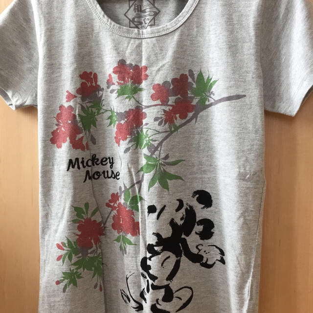 Disney(ディズニー)のディズニー ミッキーTシャツ レディースのトップス(Tシャツ(半袖/袖なし))の商品写真