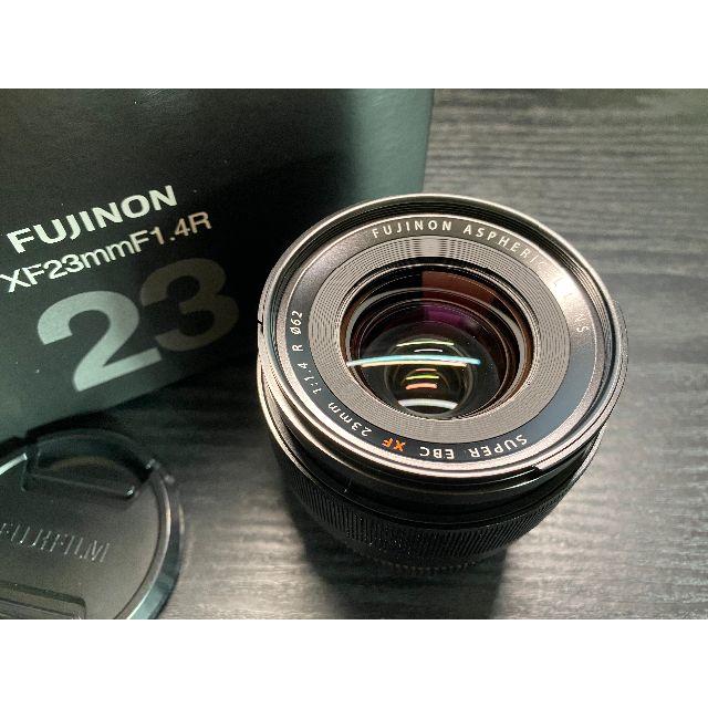 富士フイルム(フジフイルム)の【美品】FUJIFILM XF23mm F1.4 R スマホ/家電/カメラのカメラ(レンズ(単焦点))の商品写真