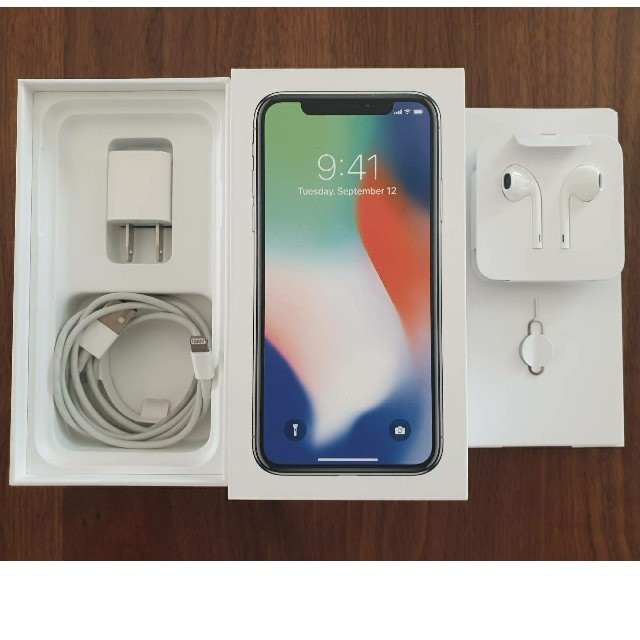 iPhone(アイフォーン)のIphone X 64G Docomo スマホ/家電/カメラのスマートフォン/携帯電話(スマートフォン本体)の商品写真