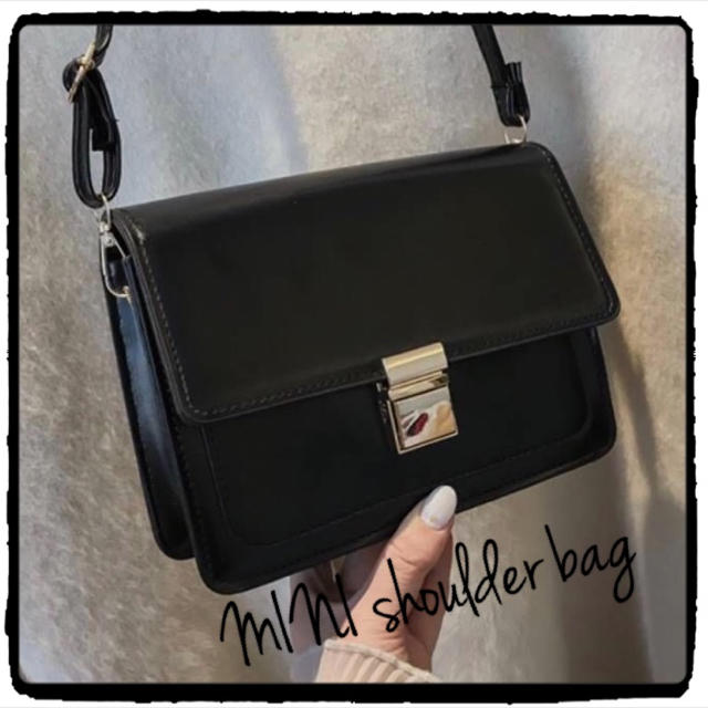 【SALE】新品　PUレザー 黒　ミニショルダーバッグ　人気商品　送料無料 レディースのバッグ(ショルダーバッグ)の商品写真