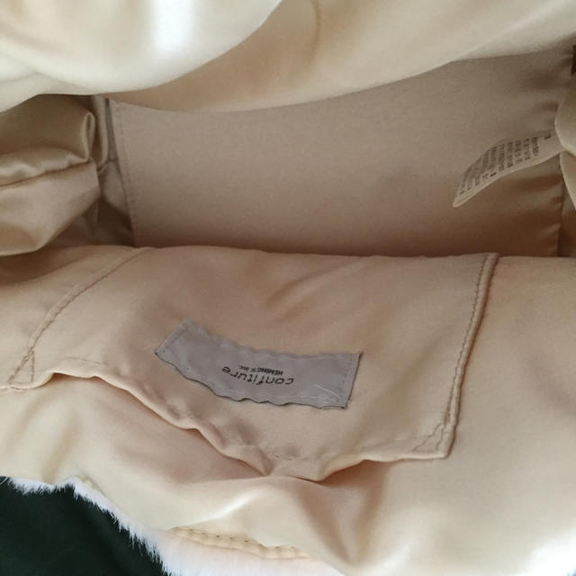 新品未使用 フェイクファー ハンドバッグ ピンク ゴールド ロゴ ヘミングス レディースのバッグ(ハンドバッグ)の商品写真