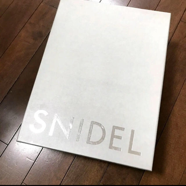 SNIDEL(スナイデル)のmooomi様専用　スナイデル  スニーカー アイボリー 厚底　S 22.5cm レディースの靴/シューズ(スニーカー)の商品写真