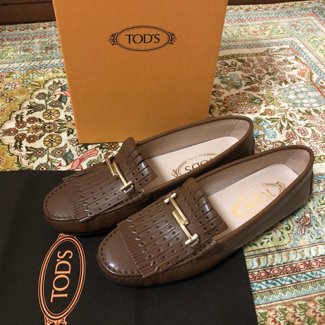 TOD'S(トッズ)の9月末迄の出品　新品未使用　TOD'S ローファー 36.5 レディースの靴/シューズ(ローファー/革靴)の商品写真