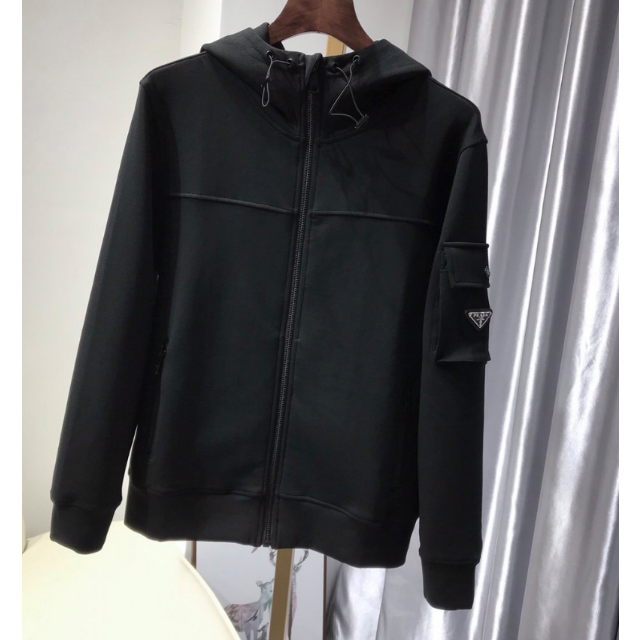 PRADA - PRADA トライアングルロゴ フーディの通販 by 健111's PRADA - PRADA トライアングルロゴ フーディの通販 by 健111's