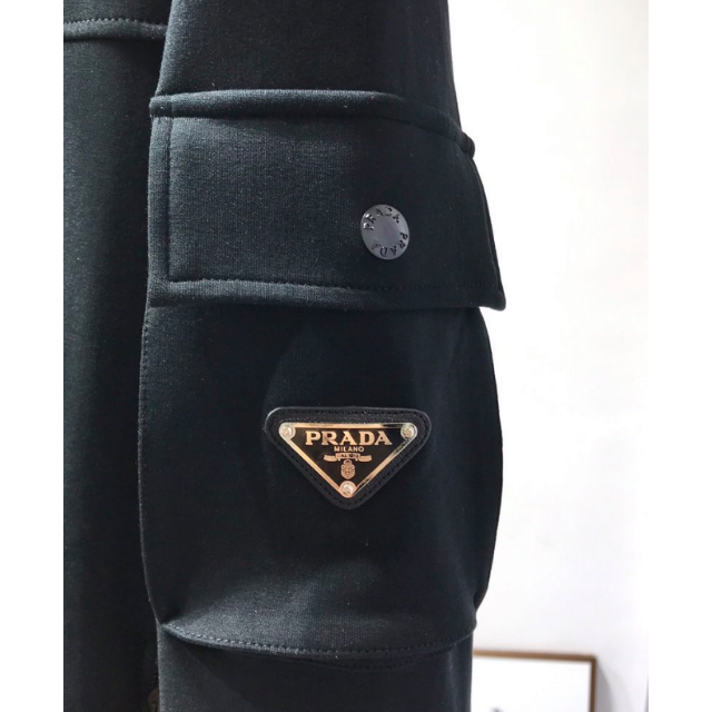 プラダ☆トライアングルロゴフーディ PRADA - PRADA トライアングルロゴ フーディの通販 by 健111's