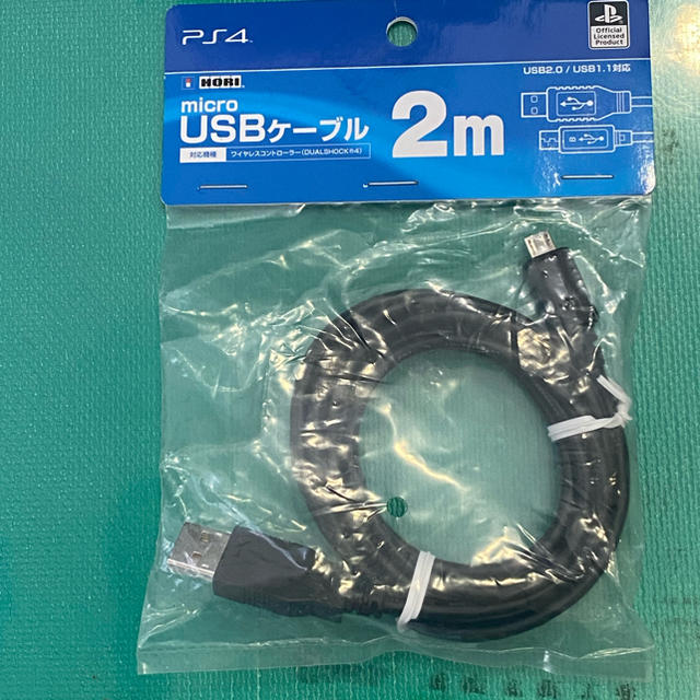 PS4 純正USBケーブル　2m エンタメ/ホビーのゲームソフト/ゲーム機本体(家庭用ゲーム機本体)の商品写真