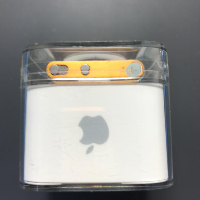 Apple(アップル)のiPod shuffle MC749J/A スマホ/家電/カメラのオーディオ機器(ポータブルプレーヤー)の商品写真