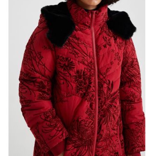 新品✨タグ付き♪定価33,900円　デシグアル　赤系　フード付きジャケット