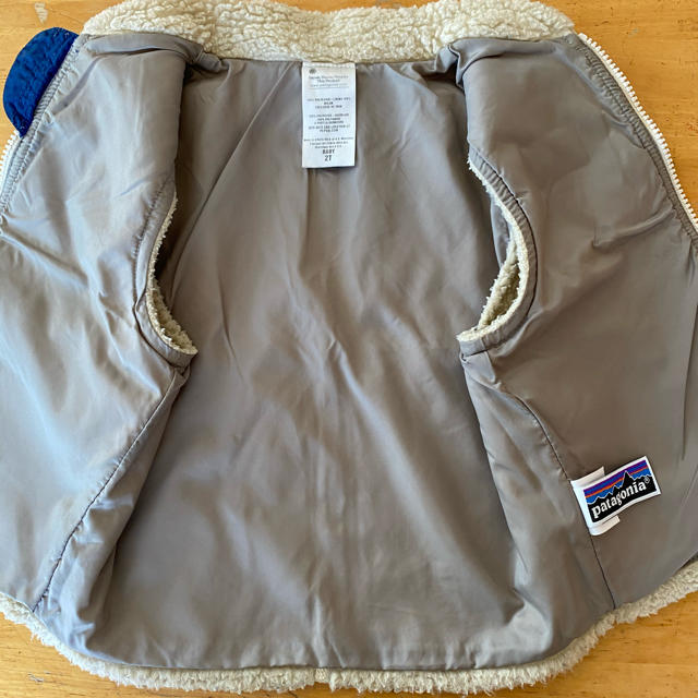 patagonia(パタゴニア)のあや様専用　　パタゴニア　キッズ　フリースベスト　2T    キッズ/ベビー/マタニティのキッズ服男の子用(90cm~)(ジャケット/上着)の商品写真