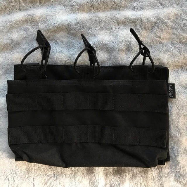 実物 VelocitySystems TriplePistol MagPouch