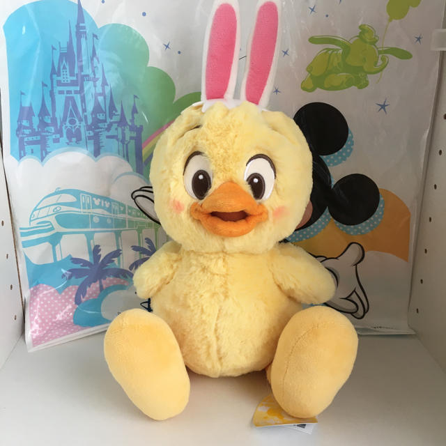 Disney(ディズニー)の《初代》①2019年　ディズニーイースター　うさピヨ　ぬいぐるみ　新品 エンタメ/ホビーのおもちゃ/ぬいぐるみ(ぬいぐるみ)の商品写真