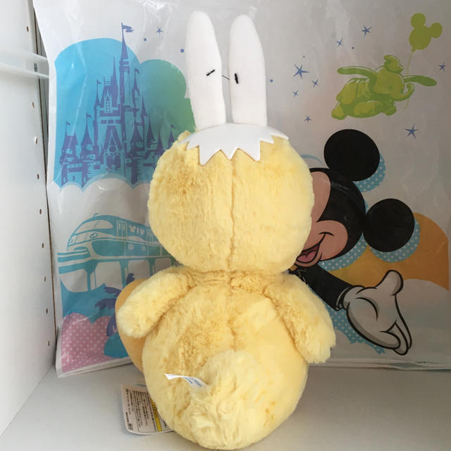 Disney(ディズニー)の《初代》①2019年　ディズニーイースター　うさピヨ　ぬいぐるみ　新品 エンタメ/ホビーのおもちゃ/ぬいぐるみ(ぬいぐるみ)の商品写真