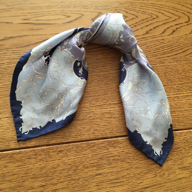 ETRO(エトロ)のエトロ  清楚なミニスカーフ　ブルー レディースのファッション小物(バンダナ/スカーフ)の商品写真
