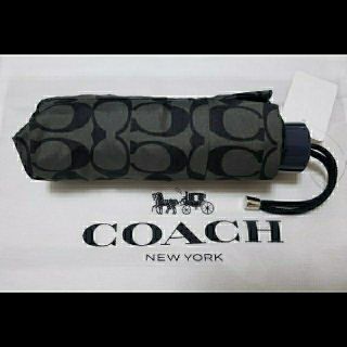 コーチ(COACH)の☆ 新品•未使用 COACH シグネチャー 傘(傘)