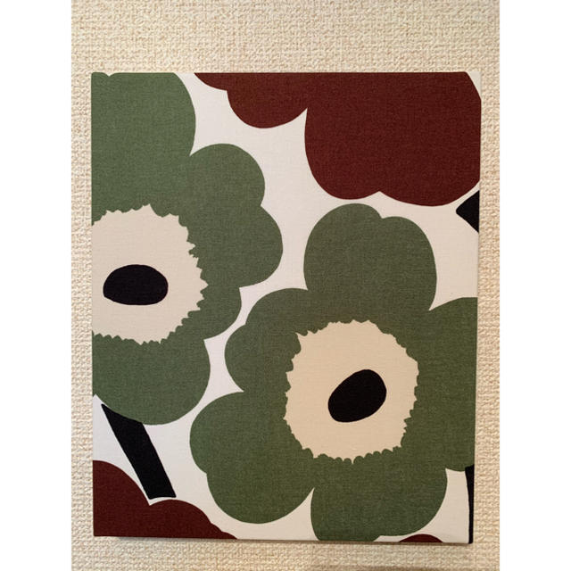 marimekko(マリメッコ)のマリメッコ 緑×茶ピエニウニッコ  ハンドメイドファブリックパネル ハンドメイドのインテリア/家具(インテリア雑貨)の商品写真