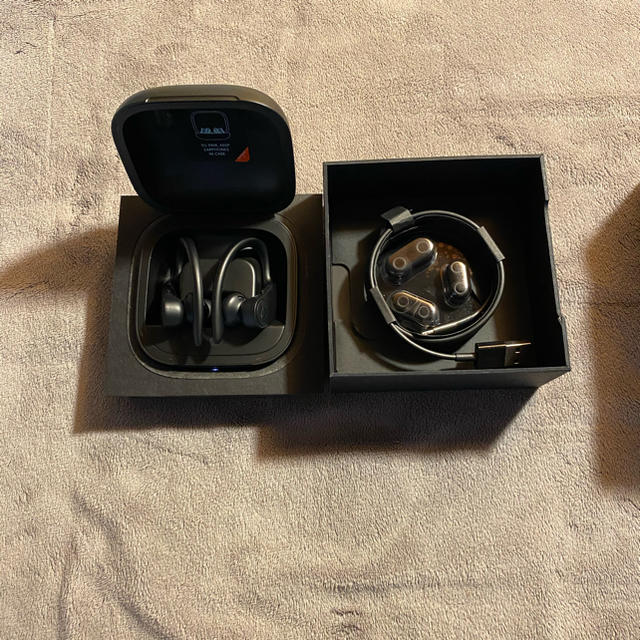 Apple(アップル)の★POWERBEATS PRO★ スマホ/家電/カメラのオーディオ機器(ヘッドフォン/イヤフォン)の商品写真