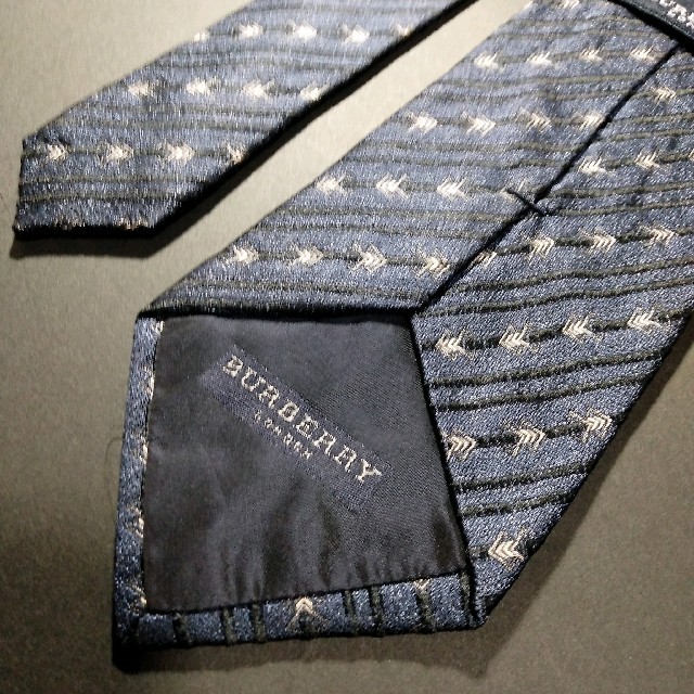 BURBERRY(バーバリー)の【極美品 】BURBERRY LONDON ストライプ ネクタイ ネイビーホー メンズのファッション小物(ネクタイ)の商品写真