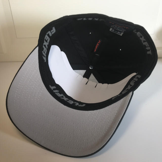 FLEXFIT(フレックスフィット)の新品未使用　フレックスフィットキャップ FlexFit  ブラック　送料無料 メンズの帽子(キャップ)の商品写真