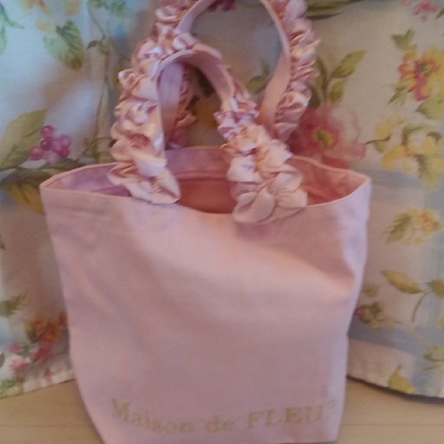 Maison de FLEUR(メゾンドフルール)の🎀メゾンドフルール🎀フリル🎀トートバック🎀ピンク🎀 レディースのバッグ(トートバッグ)の商品写真