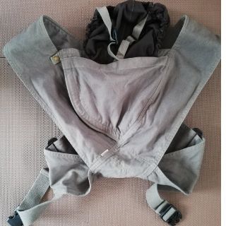 エルゴベビー(Ergobaby)のキューズベリー　クロス抱っこ紐(抱っこひも/おんぶひも)