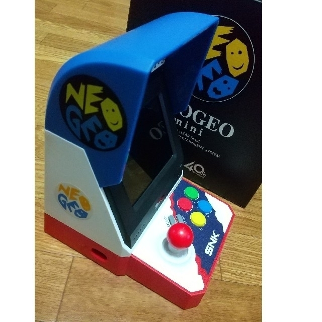 SNK(エスエヌケイ)のネオジオミニ  NEO GEO mini   本体 エンタメ/ホビーのゲームソフト/ゲーム機本体(家庭用ゲーム機本体)の商品写真