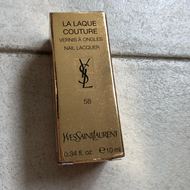 Yves Saint Laurent Beaute(イヴサンローランボーテ)のイヴサンローラン  ラ ラッククチュール 58 限定カラー 新品ち コスメ/美容のネイル(マニキュア)の商品写真