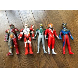 バンダイ(BANDAI)のウルトラマンゼロと仲間たち　全5体　中古　送料込み(特撮)