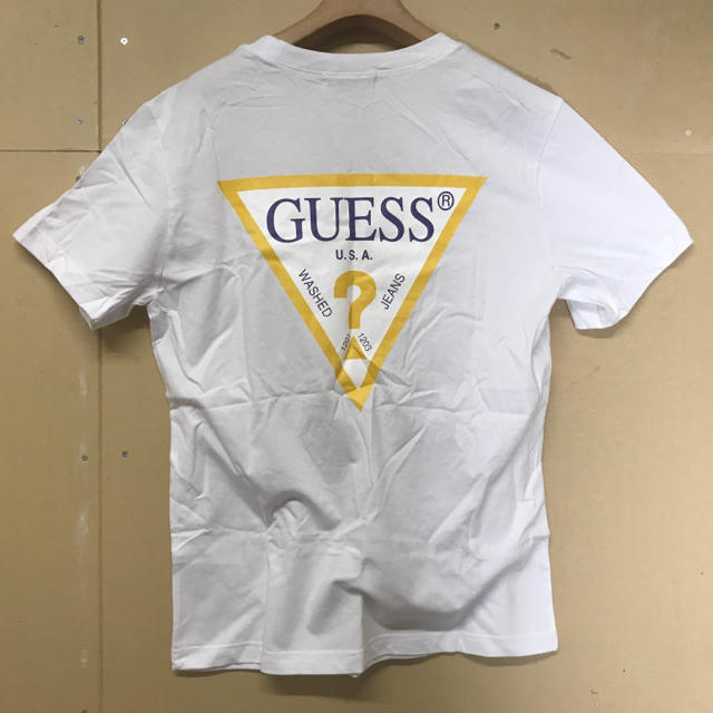GUESS(ゲス)のオススメ　Lサイズ 新品未使Tシャツ　guess ゲスtシャツ男女兼用　送料無料 メンズのトップス(Tシャツ/カットソー(半袖/袖なし))の商品写真