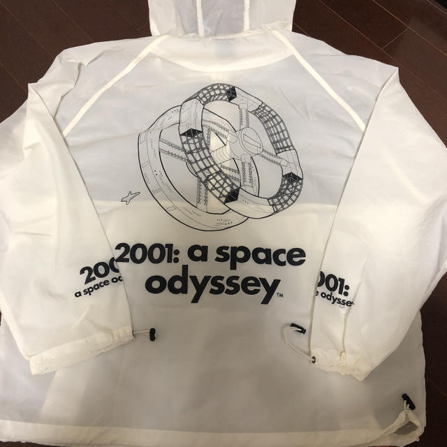 GU(ジーユー)のGU 2001年宇宙の旅　アノラックパーカ　Ｍ メンズのジャケット/アウター(ナイロンジャケット)の商品写真