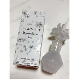 ジルスチュアート(JILLSTUART)のジルスチュアート  スノー オードパルファン  香水　ミニ　残量半分ほど　美品(香水(女性用))